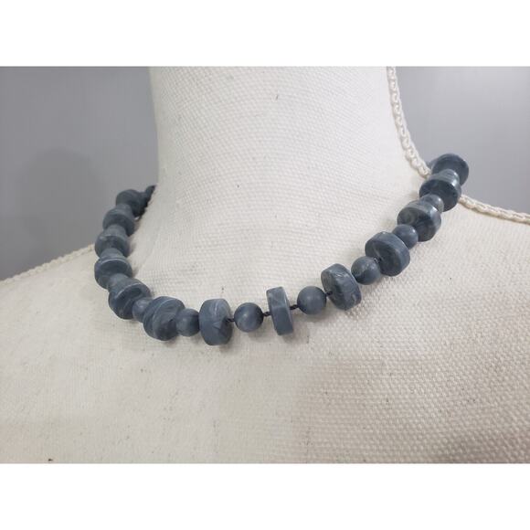 GORGEOUS Vintage Sarah Coventry Blue Beaded Necklace 16" Designer Jewelry stones - Picture 1 of 5